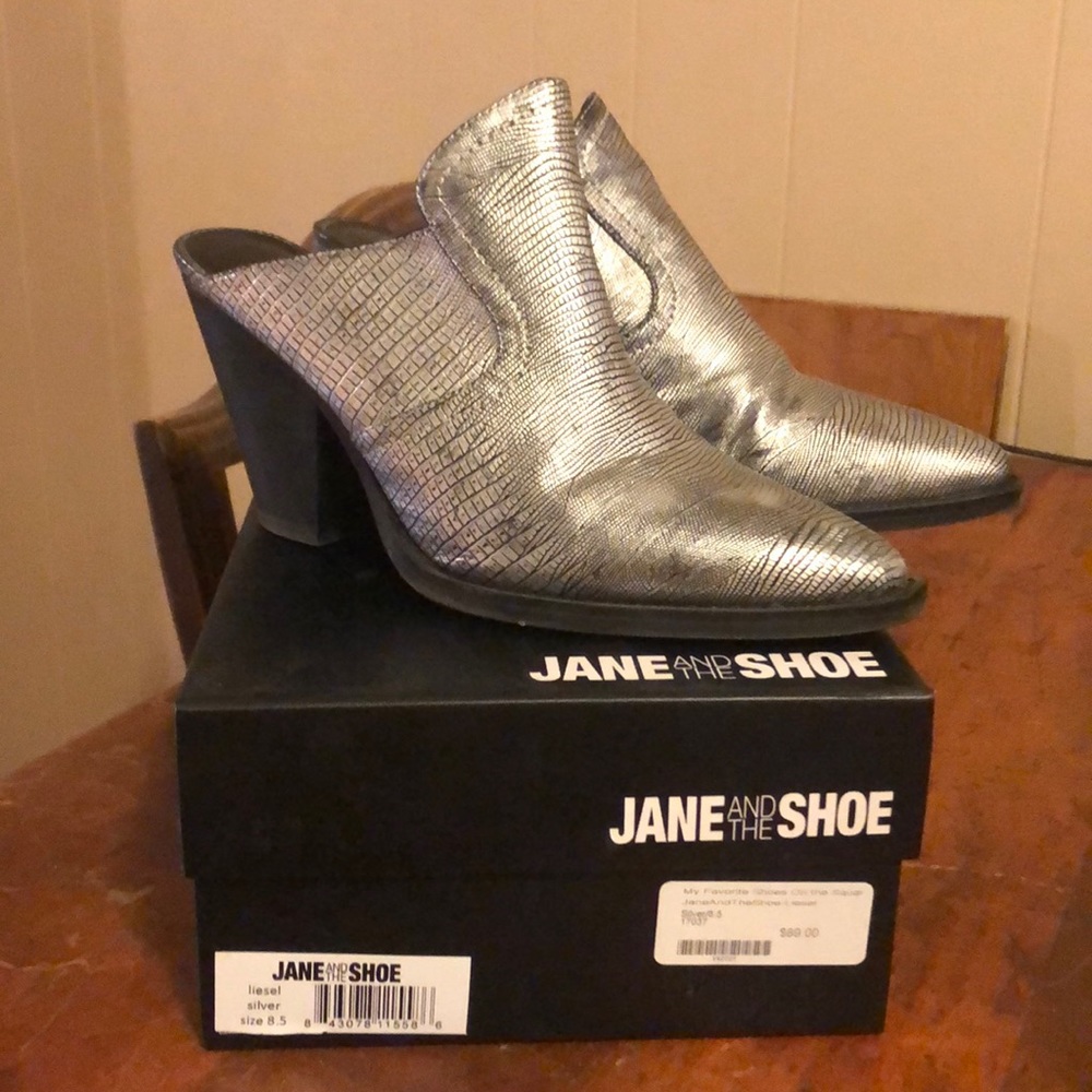 Jane and the Shoe mules